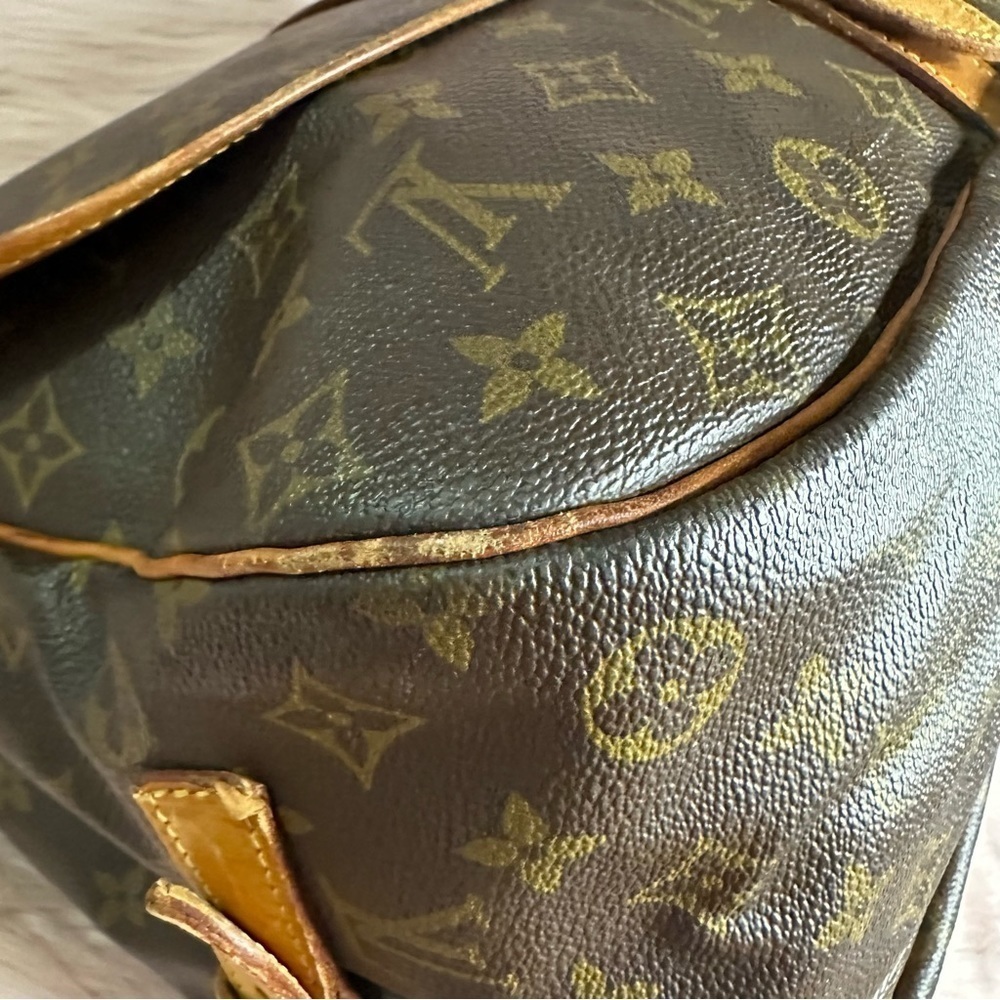 Louis Vuitton Saumur 35 Monogram Crossbody Messenger Bag - Picture 7 of 16